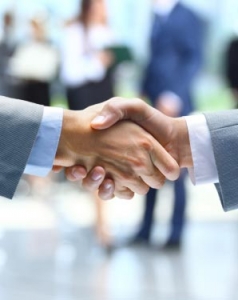 image-of-real-estate-attorneys-shaking-hands-at-settlement-meeting